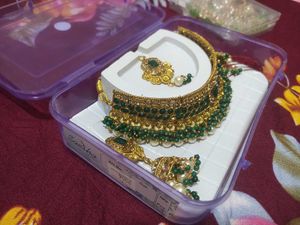 Gorgeous Green & Gold Jewelry Set