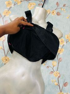 Sporty Black Top With Bra Attached