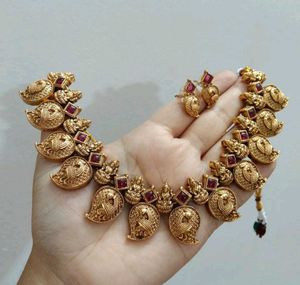 Elegant Gold Jewelry Set