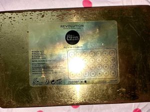 Makeup Revolution London eyeshadow palette