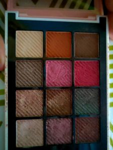GLAM21 Eyeshadow Palette