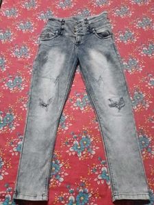 Distressed High-Waisted Jeans with 4 button