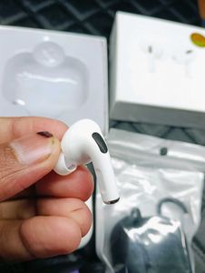 Airpods + 2 Covers