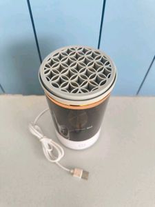 Makeup brush cleaner