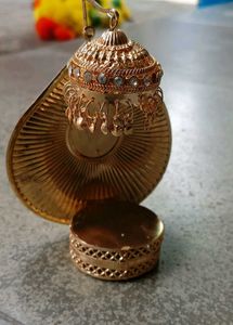Golden Showpiece