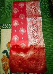 Women's Silk Blend Woven Saree With Blouse Piece