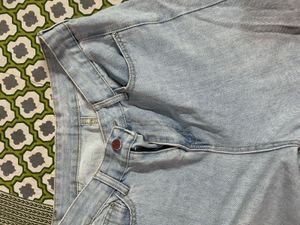 Light Wash Frayed Hem Jeans