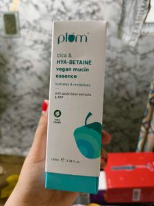 Cica & Hya-betaine Vegan Mucin Essence