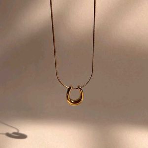 Gold Horseshoe Pendant Necklace