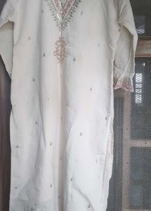 Elegant Embroidered Kurti Set