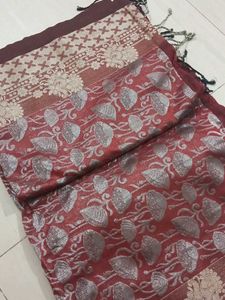 Elegant Maroon Saree With Blouse Piece