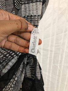 Charlott’ Black Sleeveless Top