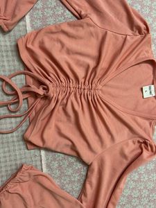 Cute Peach knot top 💕