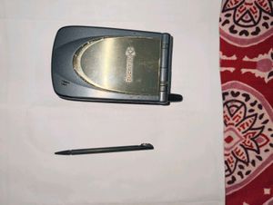 (Vintage Kyocera palm 7135 touch screen phone)