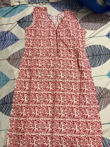 Sleeveless Red Kurta