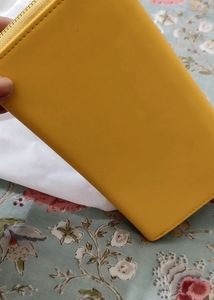 Ladies Clutch In Yellow Colour