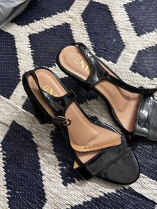GNIst Black Patent Heels