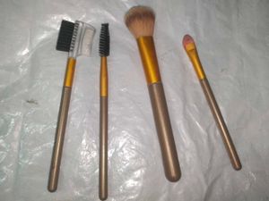 Makeup Brush Set + Elle 18 Lipstick