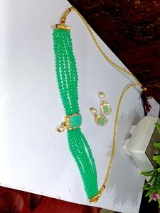 Beautiful Green Necklace With Earrings