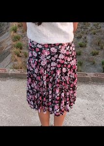 BEAUTIFUL SKIRT WITH SHORTS ATTACHED