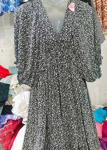 "Stylish Black Floral Short Dress with V-Neck