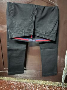 Black Tommy Hilfiger Jeans