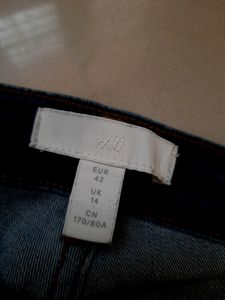 H&amp;M women&#39;s Dark Blue Jeans.
