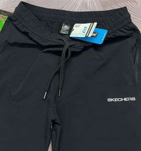 SKECHERS BLACK SOLID TRACK PANTS WITH 3 ZIP POCKET