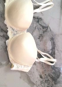 Beautiful Off White Bra 😍