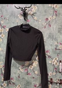 Black Long Sleeve Crop Top