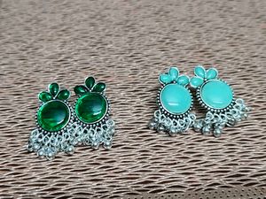 Earings with studs