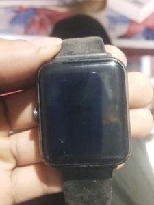 Noise Smartwatch With Charger