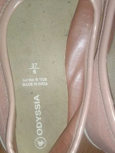 Pink Lined Shoes For 8 To 10 Year Girls