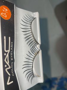 Stick on Mac eyelashes