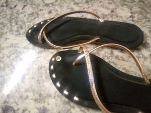 Cute Black &amp; Gold Flats