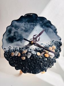 Resin table clock