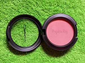 🩷MAC Powder Blush- Fleur🩷