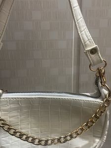 Chained SlingBag👌🏻SALE