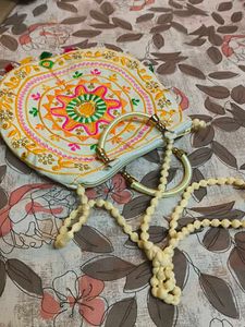 💯💯🔥🔥MUST BUY PRODUCT💯💯Embroidered Clutch