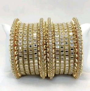 Flash Sale: Bangle Set With Acrylic Glass Studded