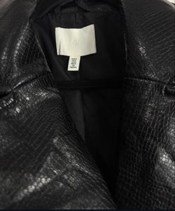H&amp;M Long black jacket og 7k under only 2100