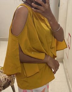Harpa Shoulder Cut Out Top Size-XL