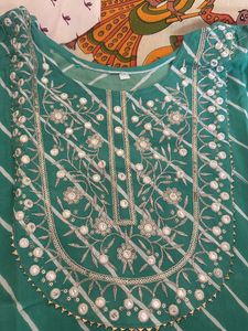 Very Smart Laheriya Kurta Plazzoo Set With Chiffon