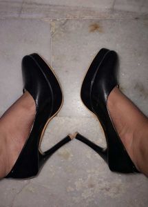 Killer Black Pumps