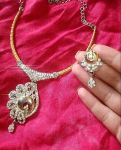 Preety Necklace With Ear Rings