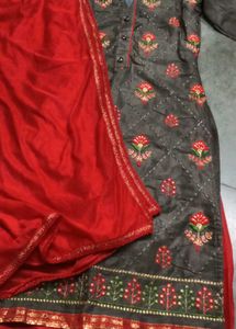 Elegant Floral Embroidered Salwar Kameez
