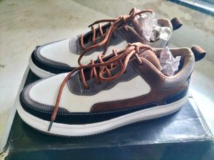 Boots And Beyond MENS SNEAKER.