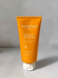 Dot & Key Vitamin C Facewash