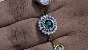 GIVA Silver Zircon Emerald Ring