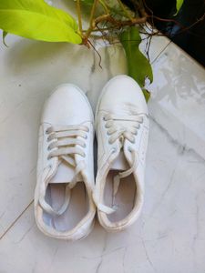 WHITE SNEAKERS
